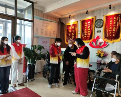 用爱温暖孤寡老人